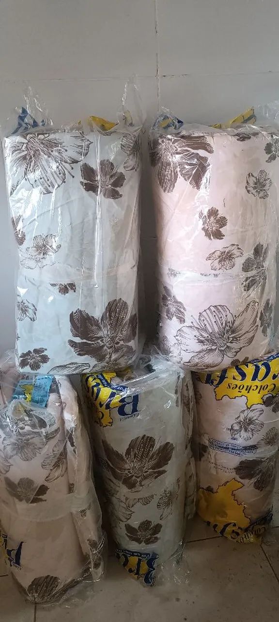 COLCHONETE PEQUENO COM TRAVESSEIRO 