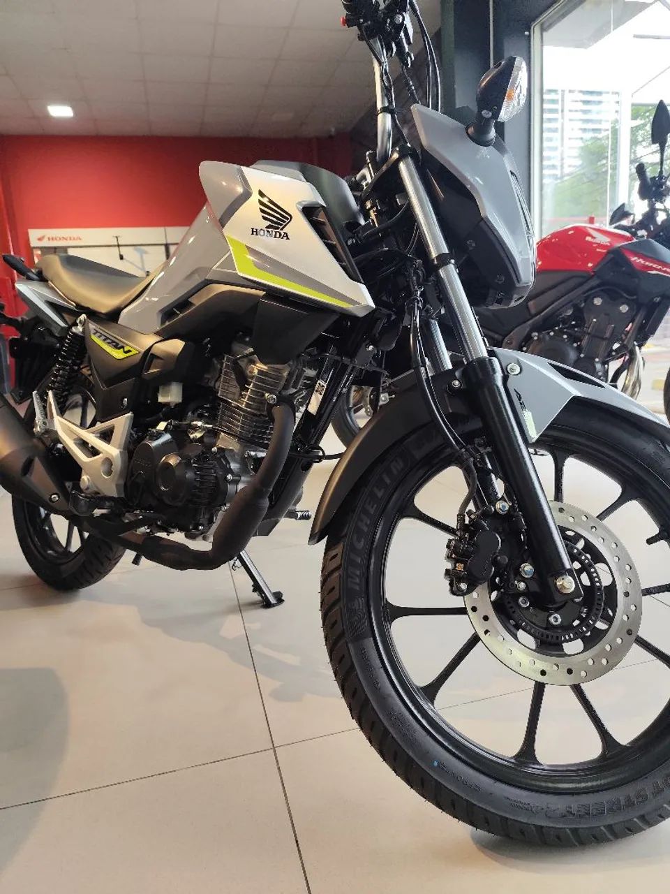 TITAN  - Foto 3