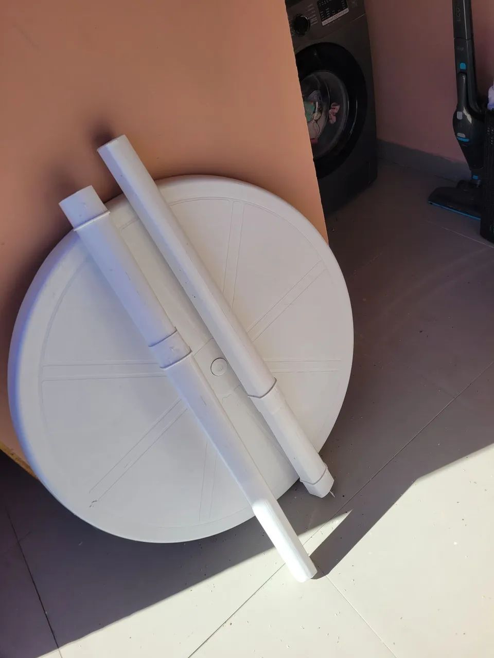 Mesa de plastico desmontável, entrego  - Foto 3