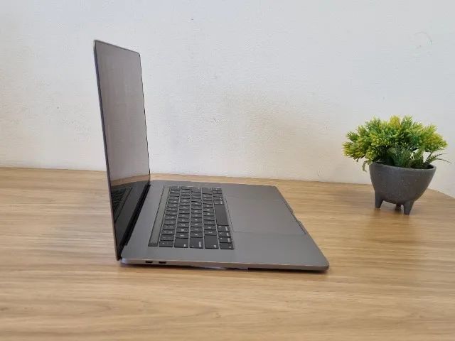 Apple Macbook Pro 2018 Touch Bar - Core i7 | 256GB SSD | 16GB DDR4