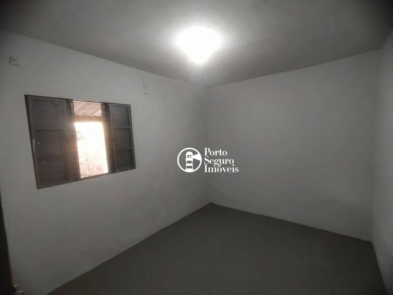 Uma casa de Fundos com 02 quartos, sala, cozinha, banheiro e quintal. - Foto 2