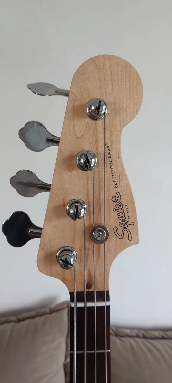 Baixo Squier Caps EMG  - Foto 3