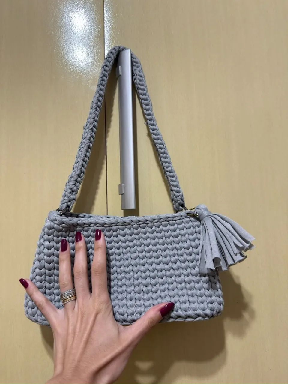 Bolsa de crochê em fio de malha - Foto 2