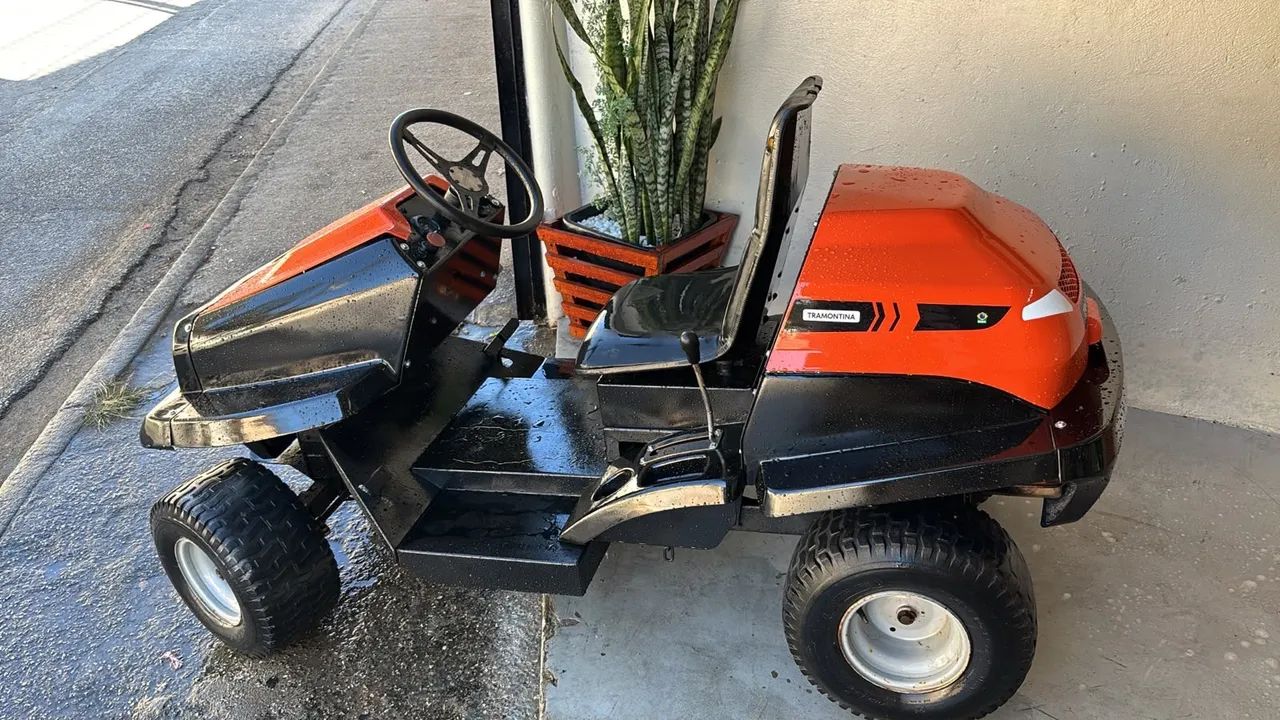 Trator cortador de grama 