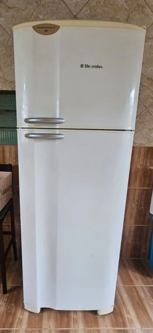 Geladeira Eletrolux 470 litros