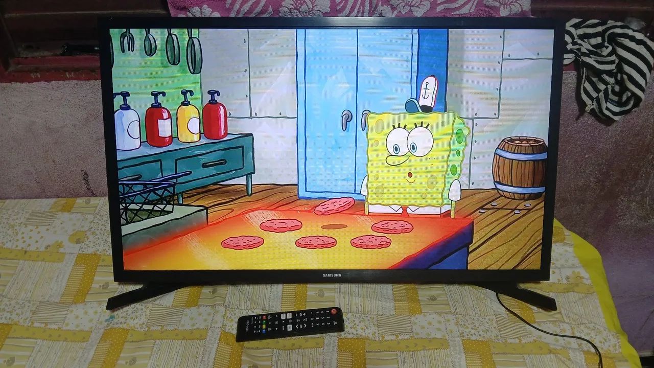 Vendo tv Samsung 32 polegadas smart funcionando perfeitamente valor 650 pra vim buscar  - Foto 3