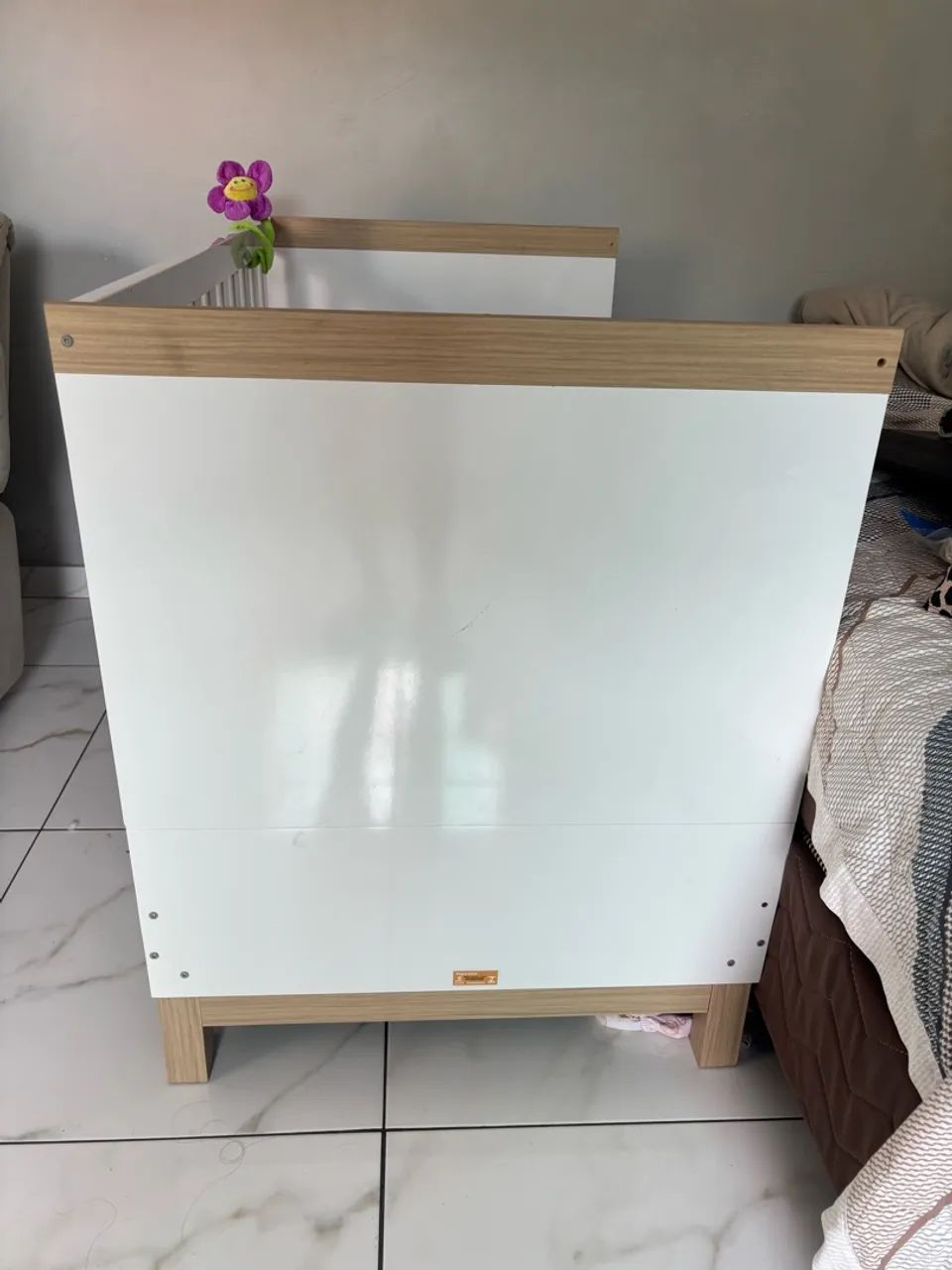 Berço Mini-Cama Branco com Madeira Clara + Kit Berço Rosa - Foto 3
