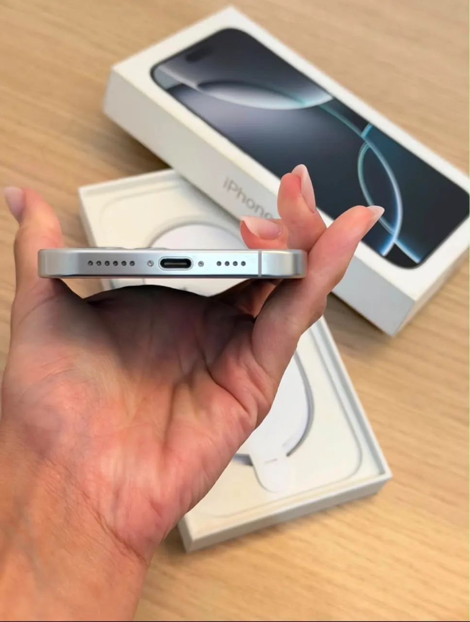 ? iPhone 16 Pro Max Branco - 256GB | Estado de Novo - Foto 2