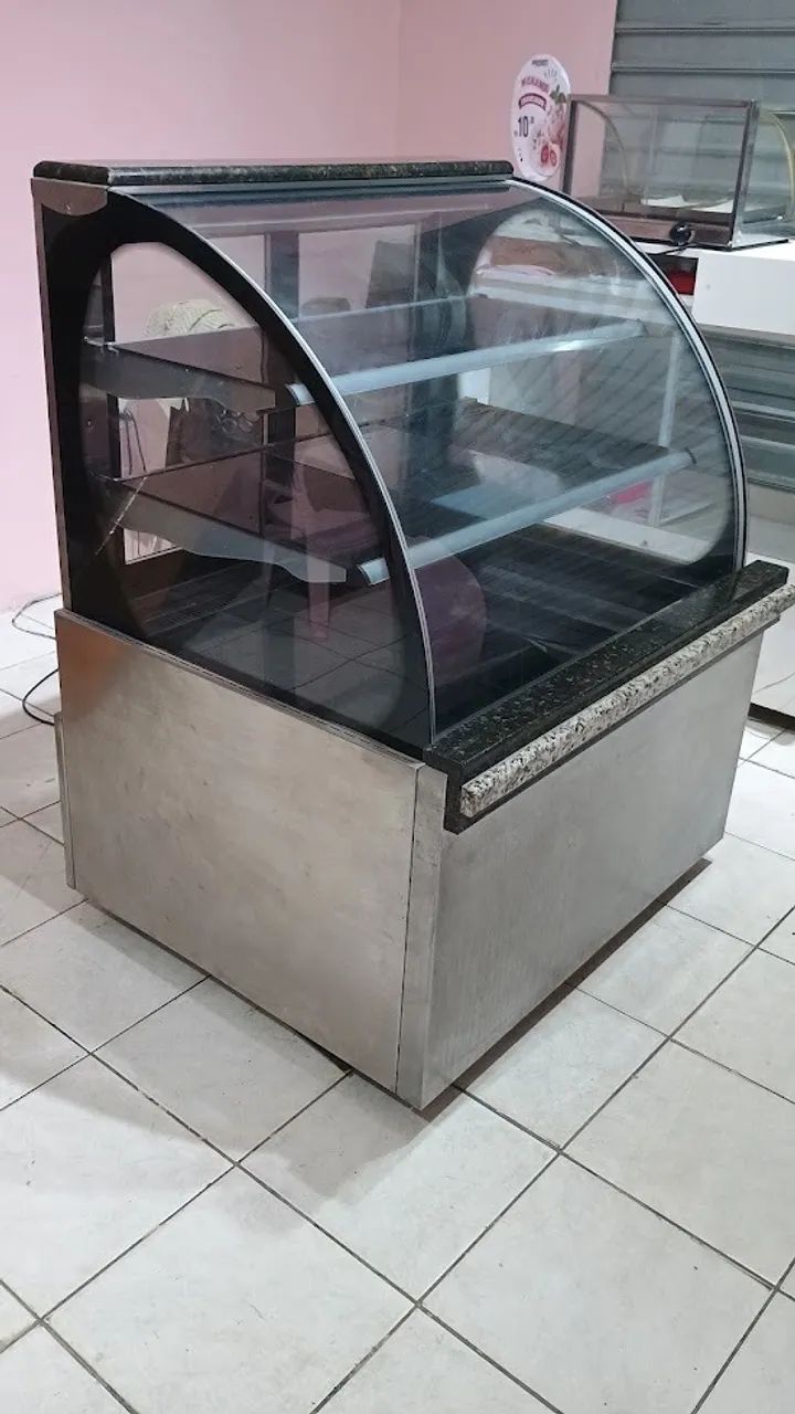 Expositor Refrigerado para Bolos Tortas Confeitaria Padaria