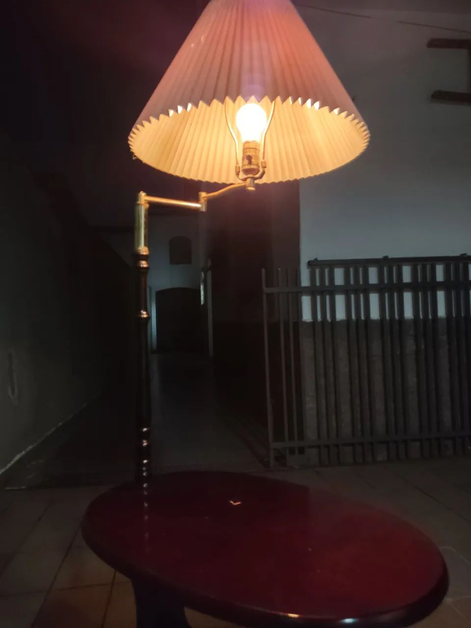 Mesinha com abajur embutido e regulavel - Foto 5
