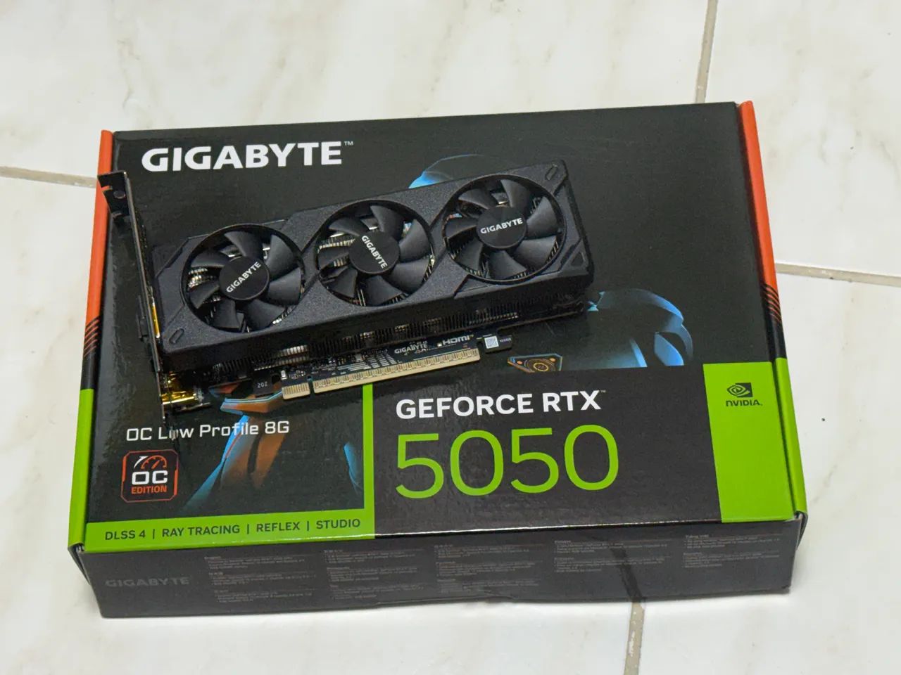 Placa de vídeo gpu nvidia rtx 5050 gigabyte windforce low profile lp 8gb