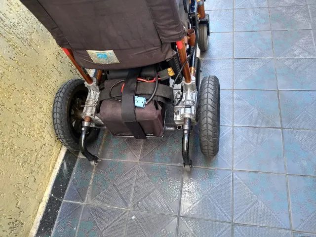 cadeira de rodas eletrica ( usada) - Foto 4