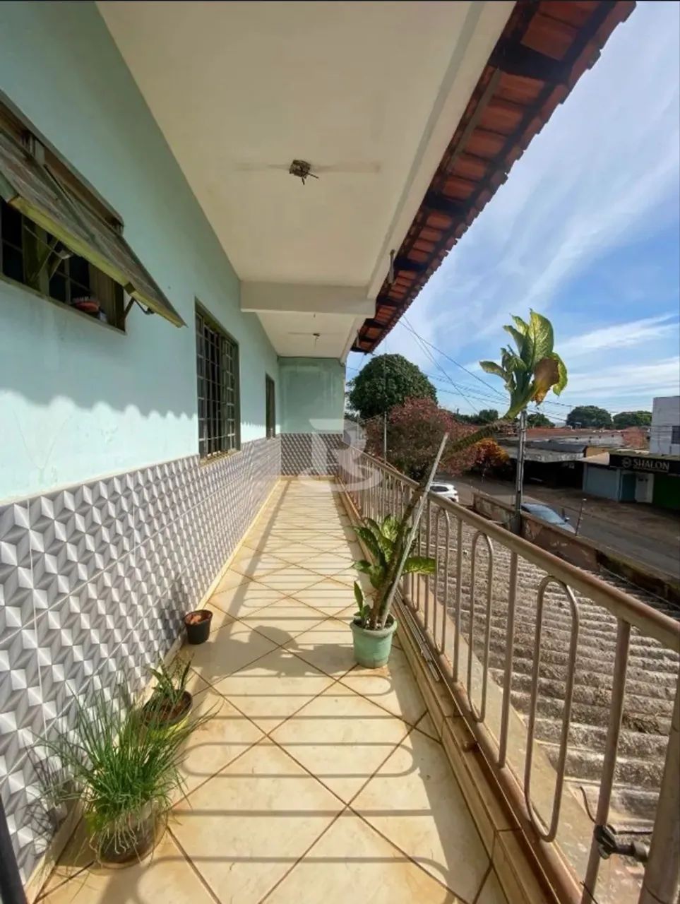 VENDO SOBRADO COM BARRACÃO DE 3/4 