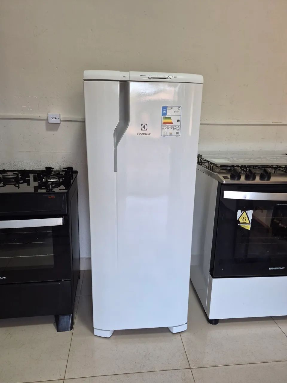 Geladeira Electrolux SEMINOVA 240 litros 
