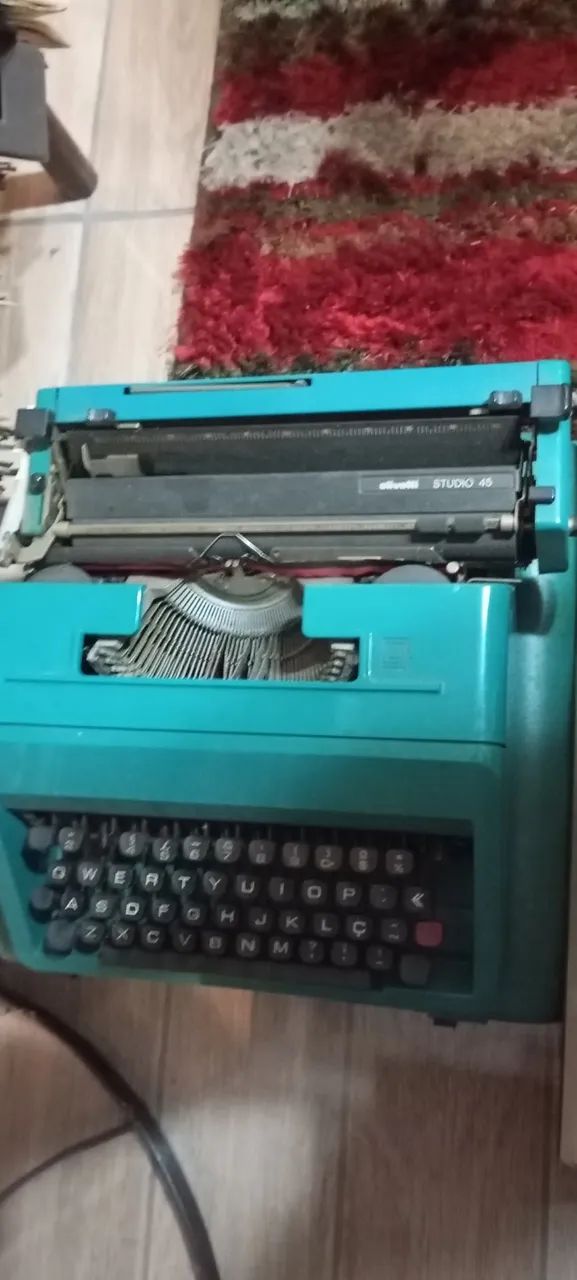 Máquina de escrever Olivetti 