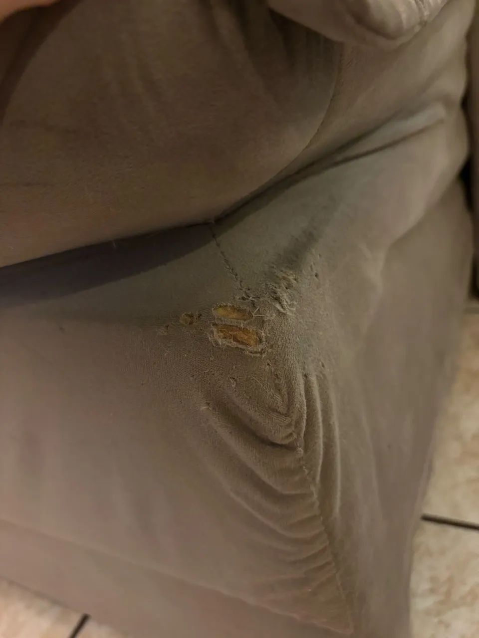 Sofá reclinável e retrátil king 4 lugares em suede - Foto 5