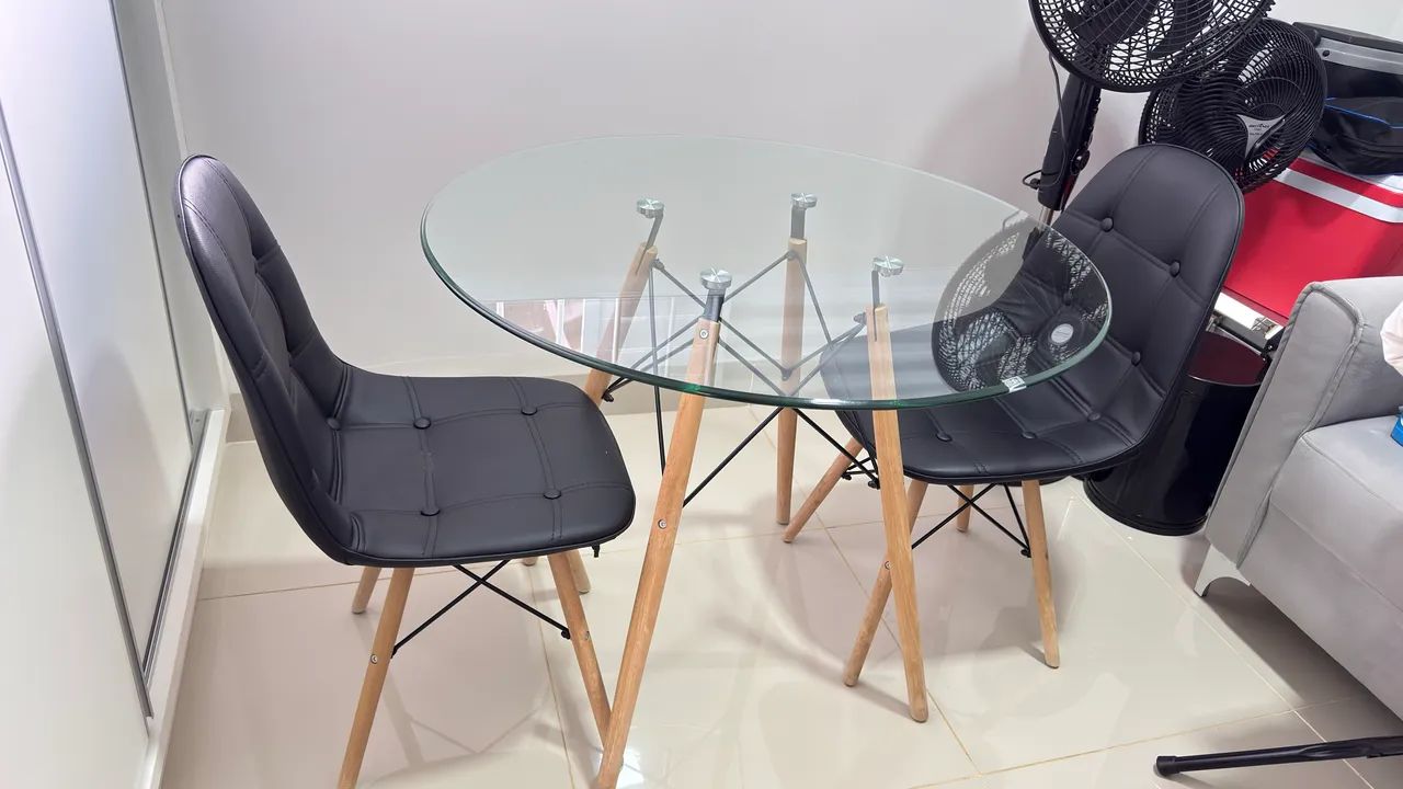 Mesa + cadeiras Eames 