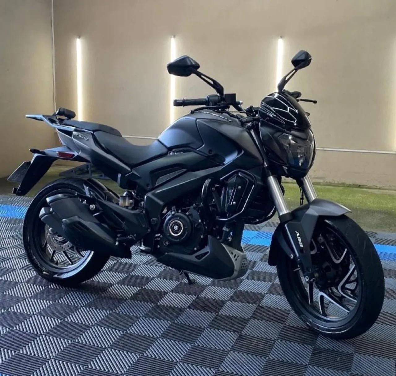 BAJAJ DOMINAR 400 2025