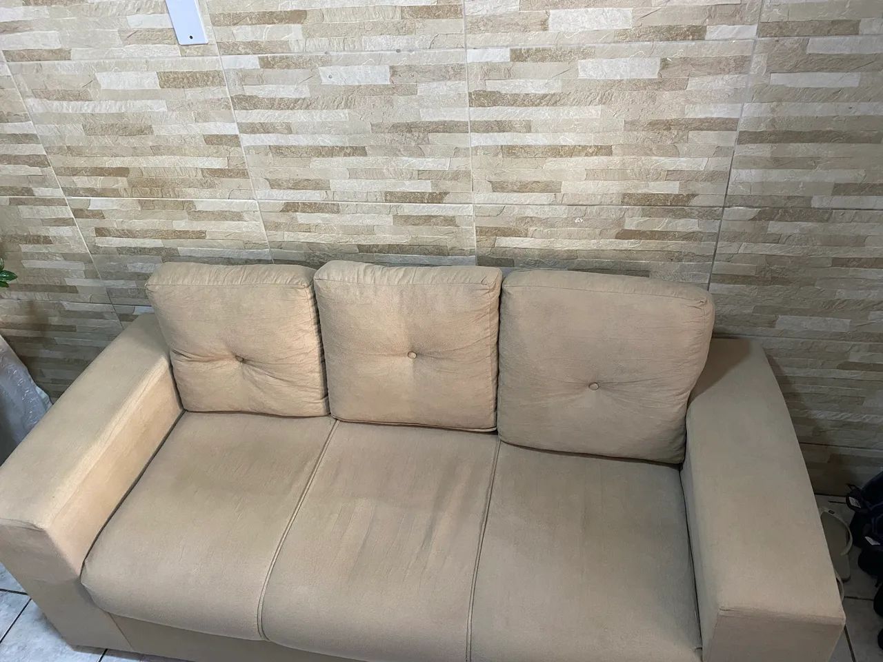 Estou Vendendo um Sofá e uma Poltrona modelo canoa. 