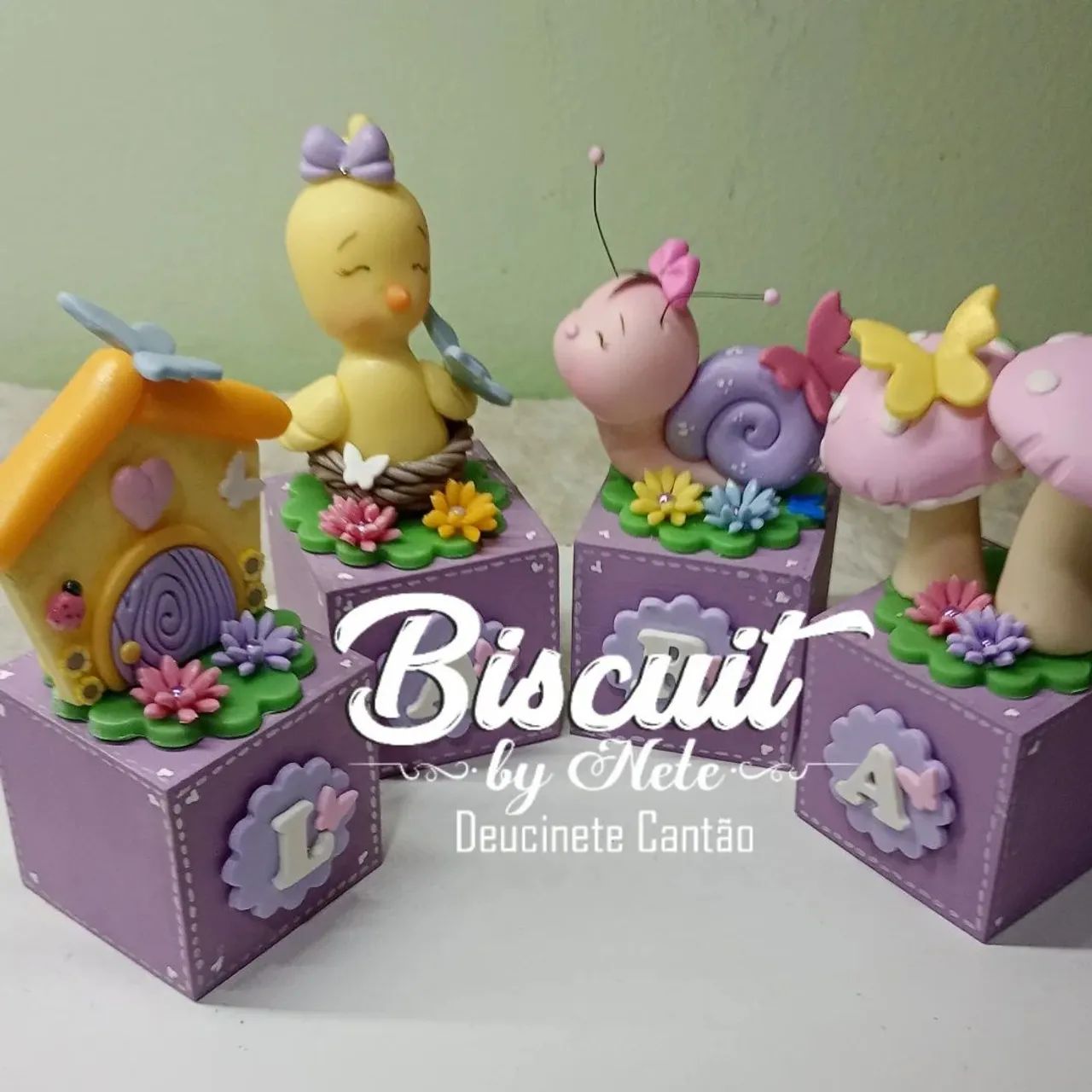 Lembrancinhas de aniversário em Biscuit 
