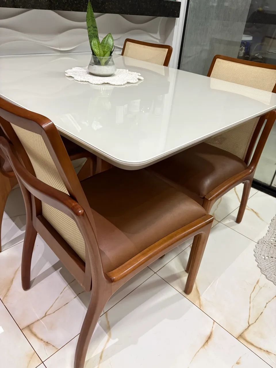 Mesa de madeira com tampo de vidro  - Foto 2
