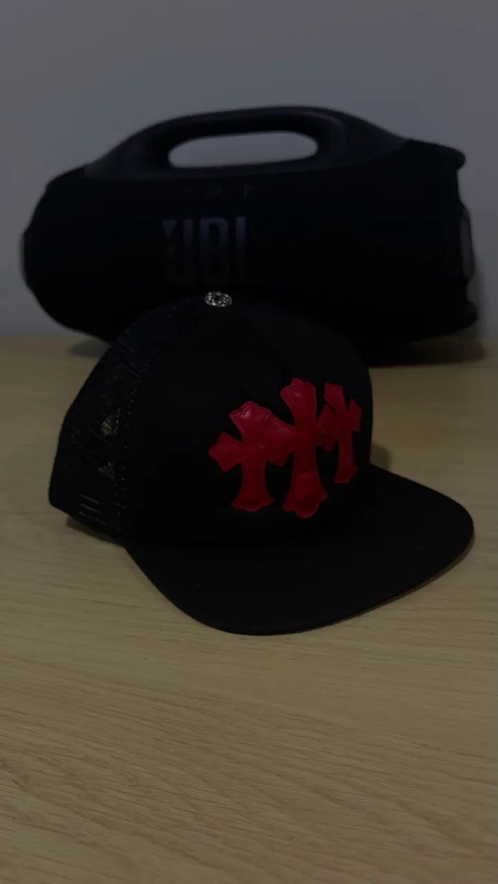 Boné Chrome Heart Red Cemetary Cross trucker