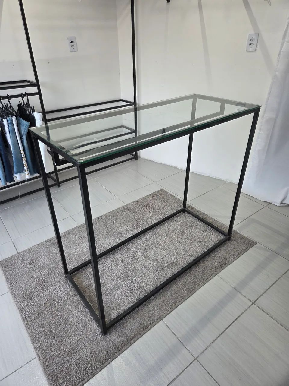Mesa para loja roupa