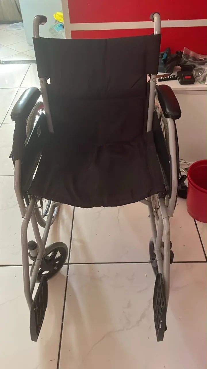Cadeira de rodas - Foto 3