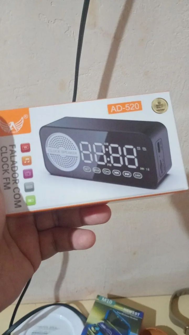 Relógio digital, rádio, caixa de som BT