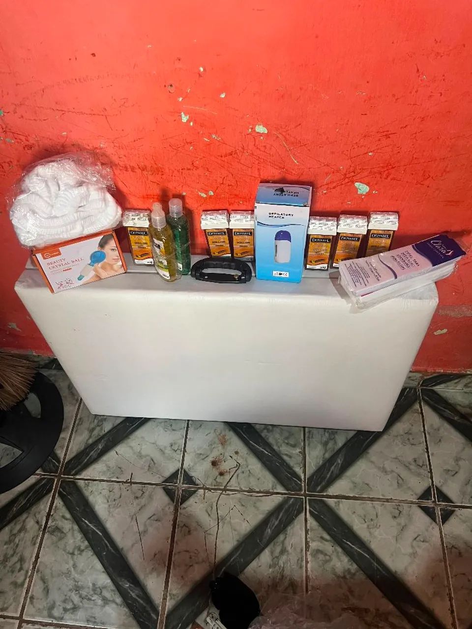 Uma maca de depilação tipo mala
