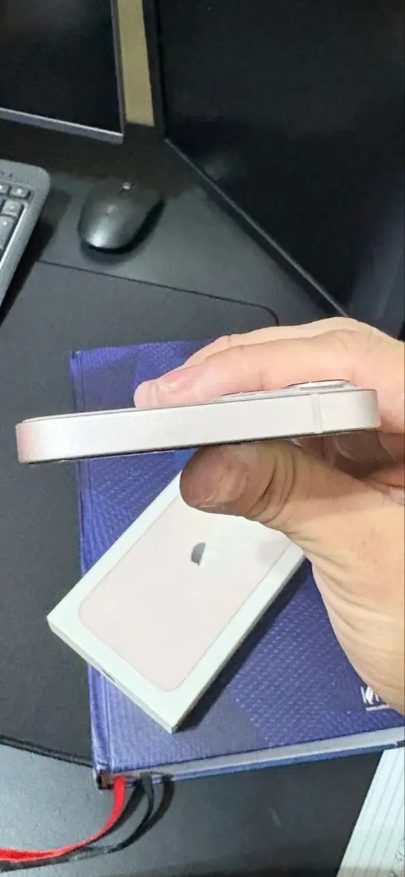 IPhone 13 com caixa impecável  - Foto 2