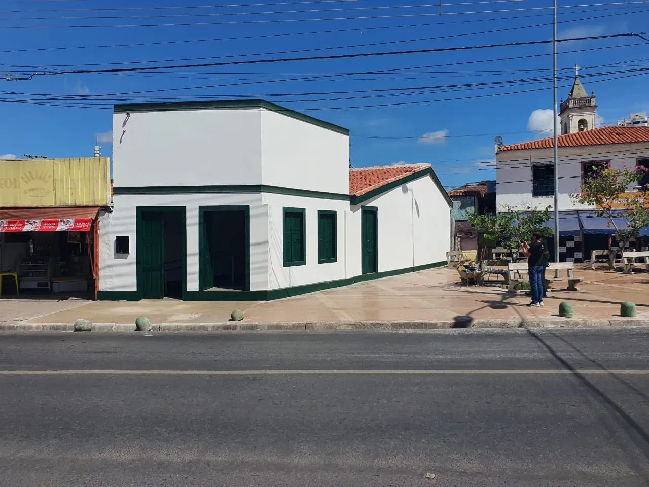 Vendo Imóvel Comercial, todo REFORMADO, excelente ponto comercial. - Foto 2