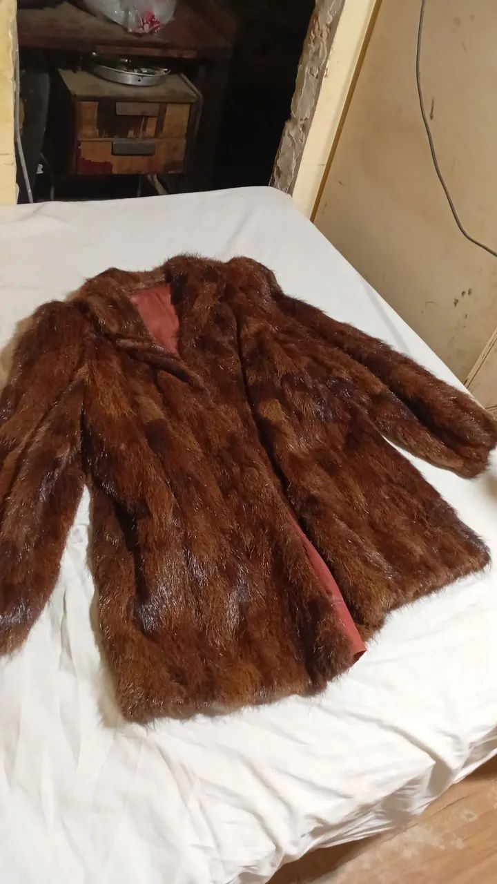 VENDO UM CASACO DE PELE 