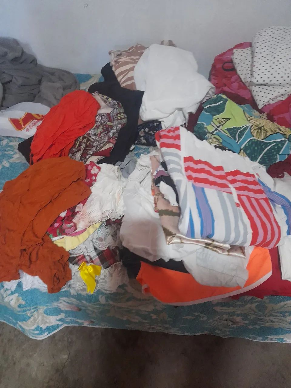 Vendo caixa de roupas  - Foto 4