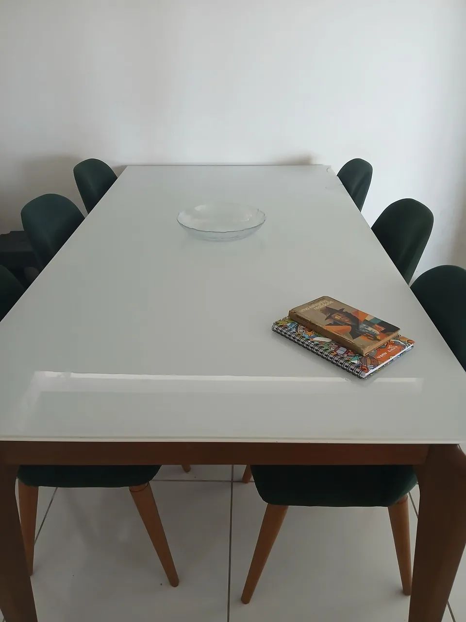 Vendo mesa de seis lugares sem as cadeiras