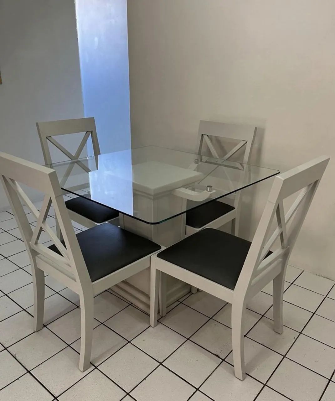 Mesa de madeira com tampo de vidro - Foto 2