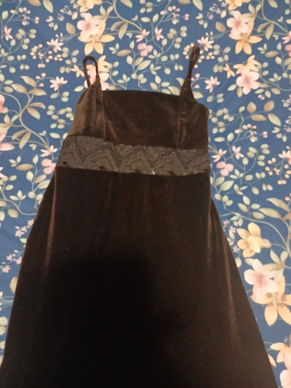 Lindo vestido em veludo marrom - Foto 2