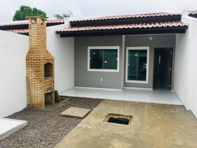 Linda casa com documentação grátis 2 quartos e 2 suites - Foto 2
