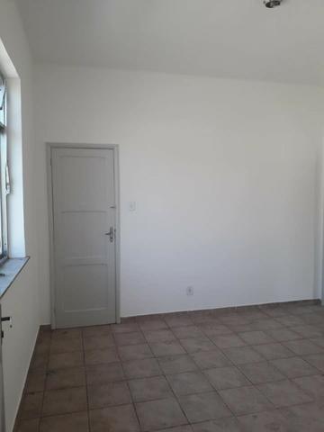 Vende aptº 2/4 com varanda na Vila da Penha - Foto 2