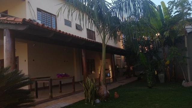 Lindo sobrado de alto padrão com 5 suítes plenas - Setor Santa Genoveva - Foto 4