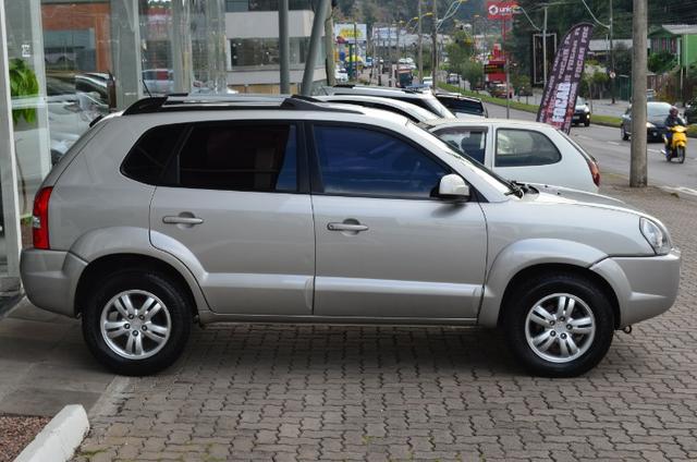 Hyundai Tucson 2.0 gl gasolina automática * completa * pneus novos - Foto 9