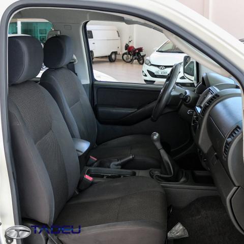 NISSAN FRONTIER 2012/2013 2.5 XE 4X4 CD TURBO ELETRONIC DIESEL 4P MANUAL - Foto 6