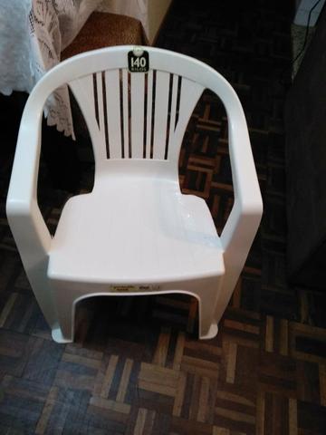 Cadeira plástica NOVA