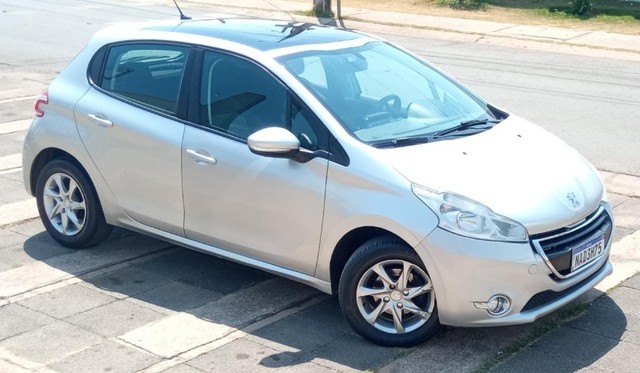 PEUGEOT 208 ALLURE.