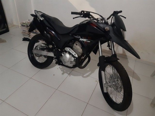 MOTO PRATICAMENTE ZERADA 2.200,00 DE ENTRADA