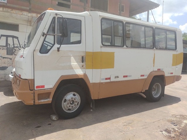 Microonibus Agrale 1600