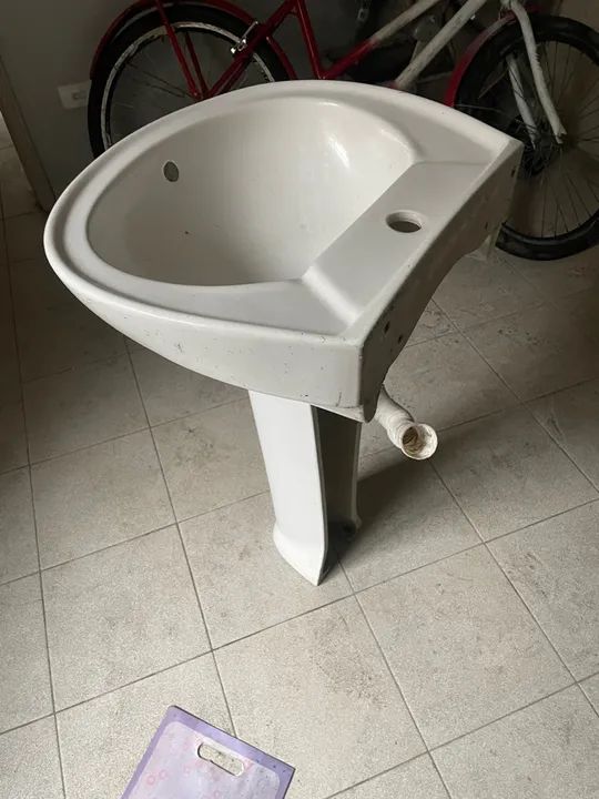 Pia de banheiro branca em ótimo estado - Foto 2