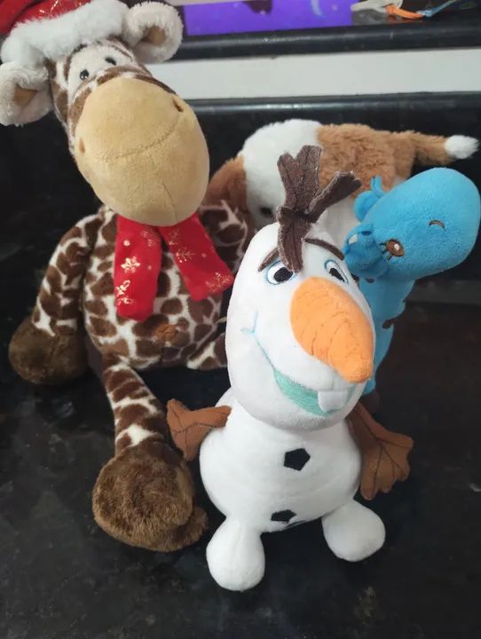 Pelúcias Girafas, Olaf e Cachorro
