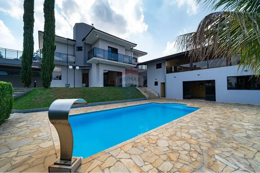 Casa à venda em Jundiaí no condomínio Portal da Colina com 4 quartos (2 suítes), piscina,
