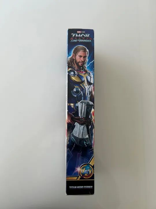 Boneco Thor Titan Hero - Love and Thunder